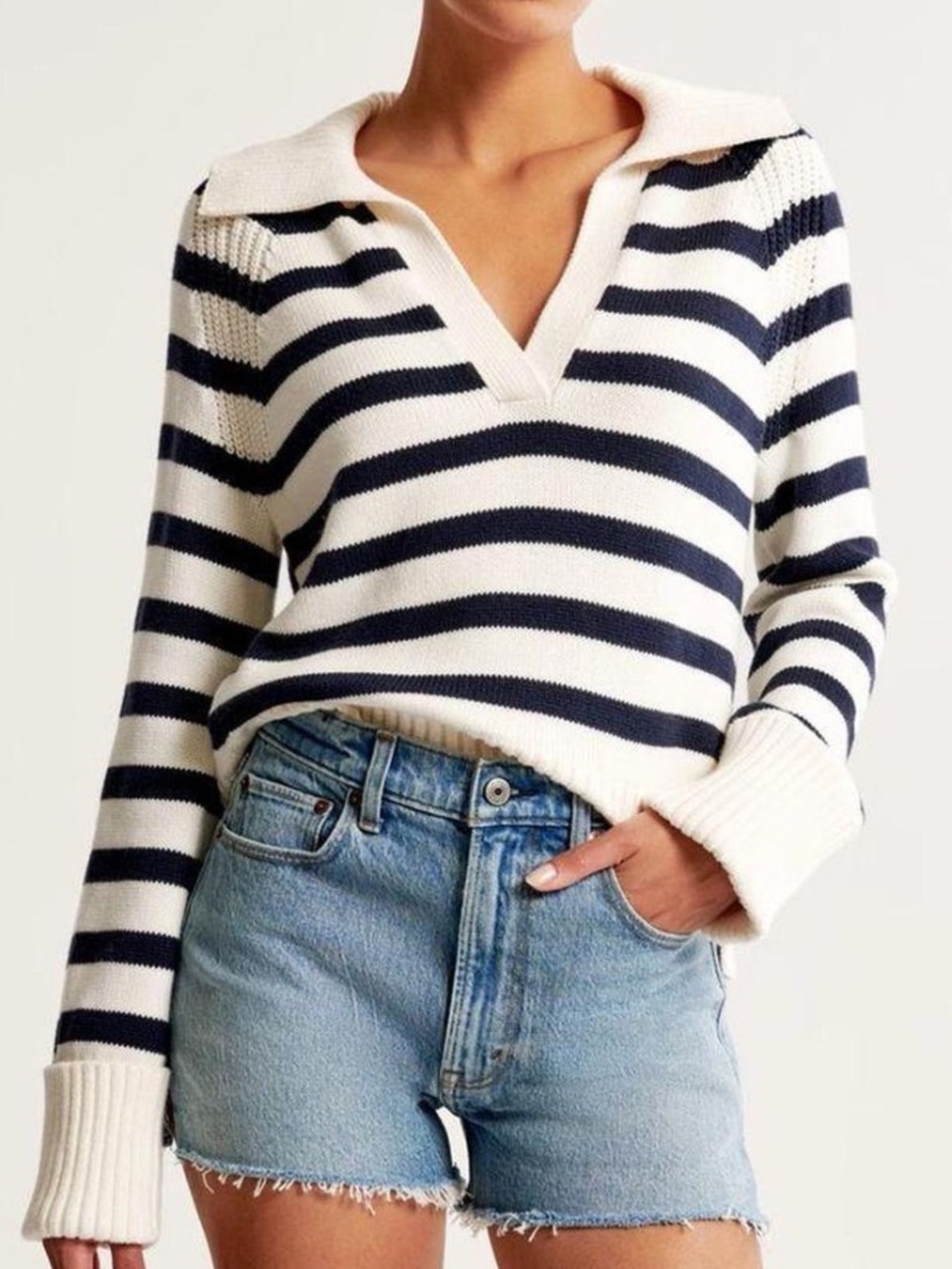 ABERCROMBIE & FITCH Navy and Cream Striped Sweater M